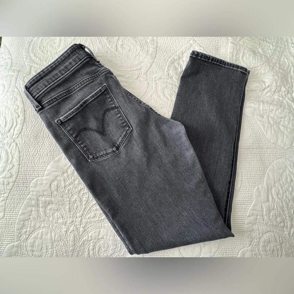 Levi's Women’s Classic Mid Rise Skinny black jeans size 10 - Picture 2 of 10